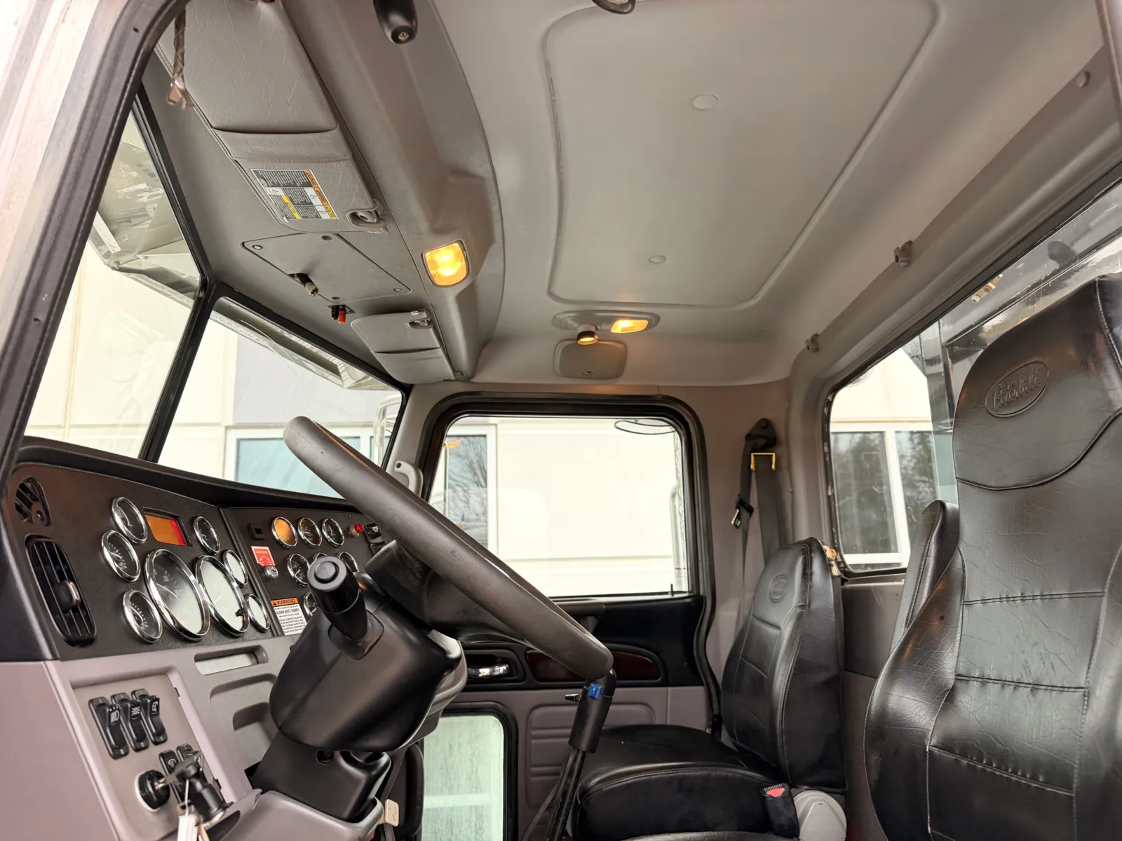 2013 Peterbilt - image 12