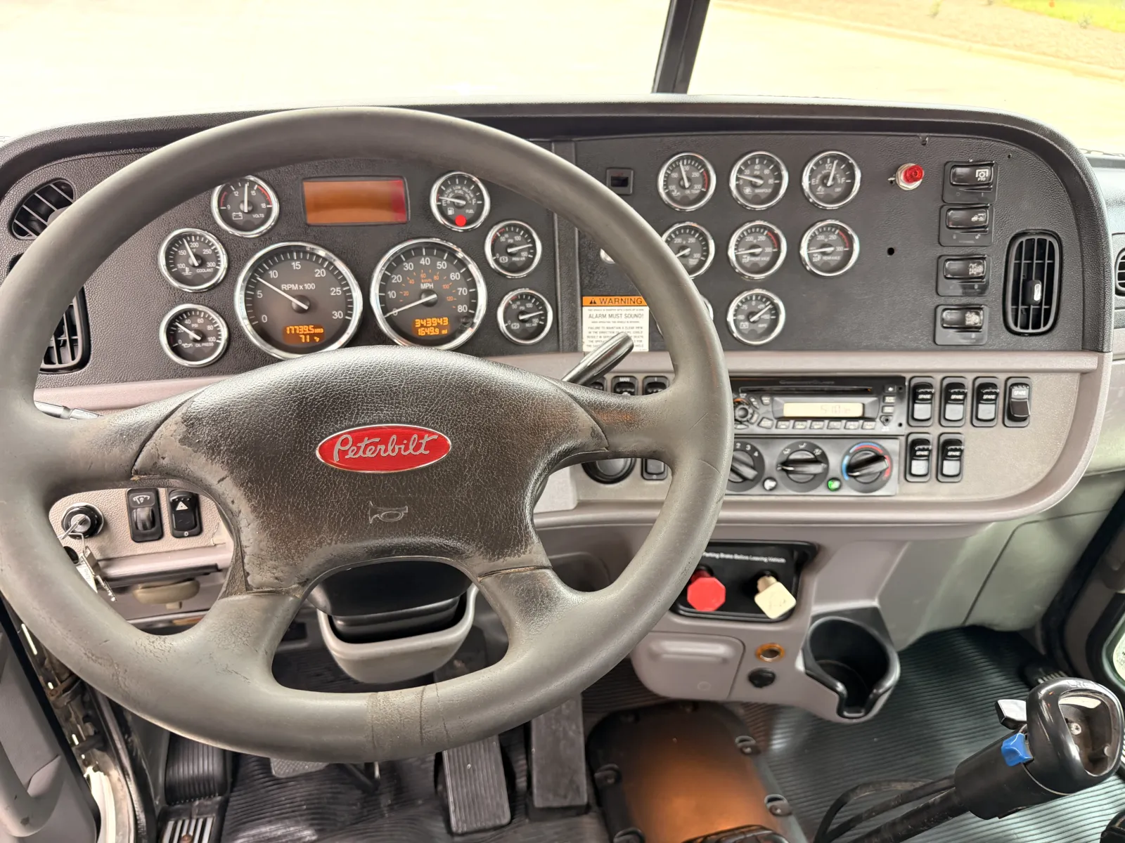2013 Peterbilt - image 14