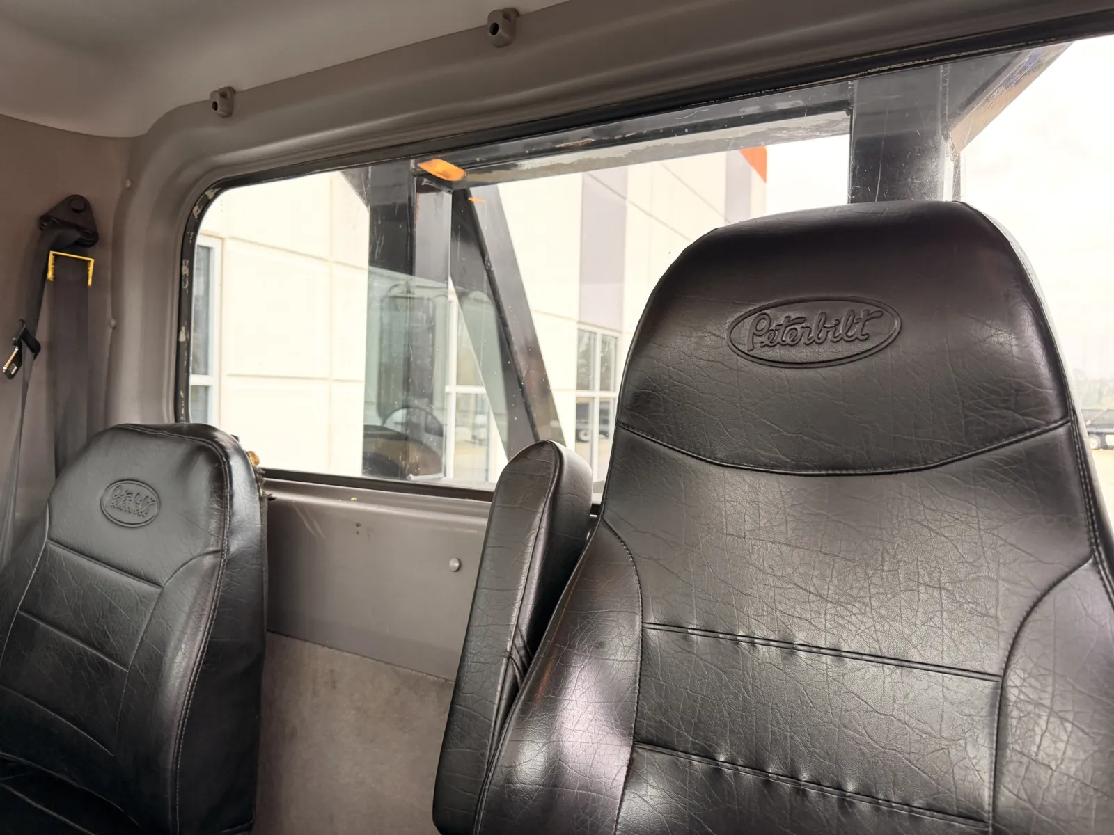 2013 Peterbilt - image 18