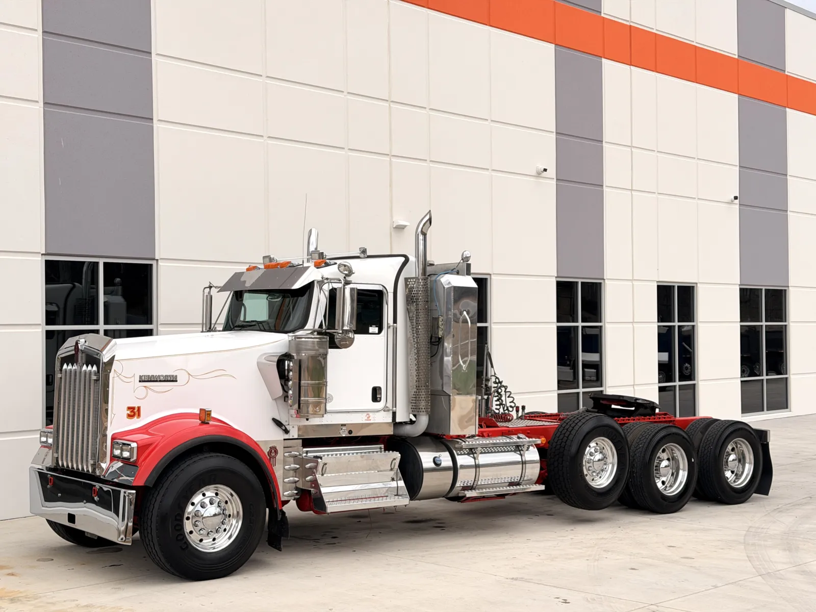 2015 Kenworth W900 - image 2