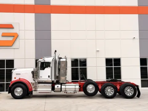 More photos of 2015 KENWORTH W900 at Forge Truck Centers - South Carolina, SC