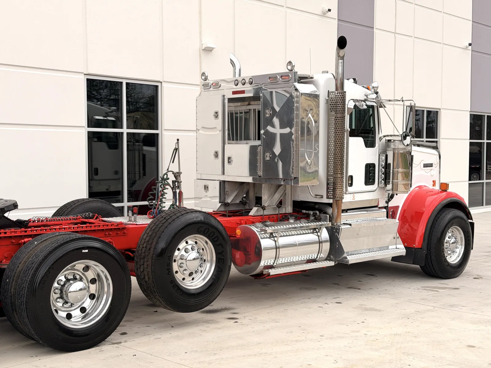 2015 Kenworth W900 - image 7