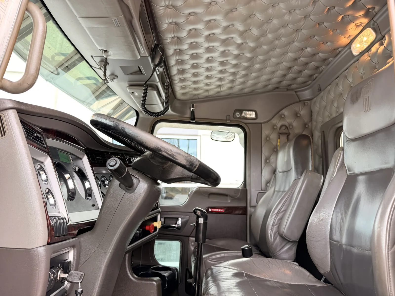 2015 Kenworth W900 - image 14