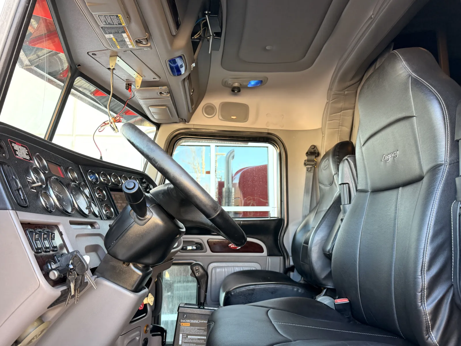 2014 Peterbilt - image 14