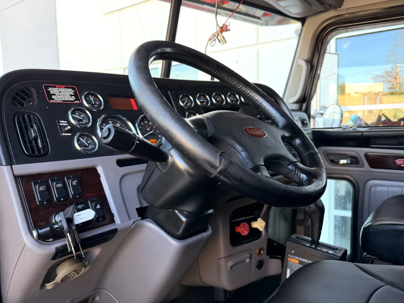2014 Peterbilt - image 15