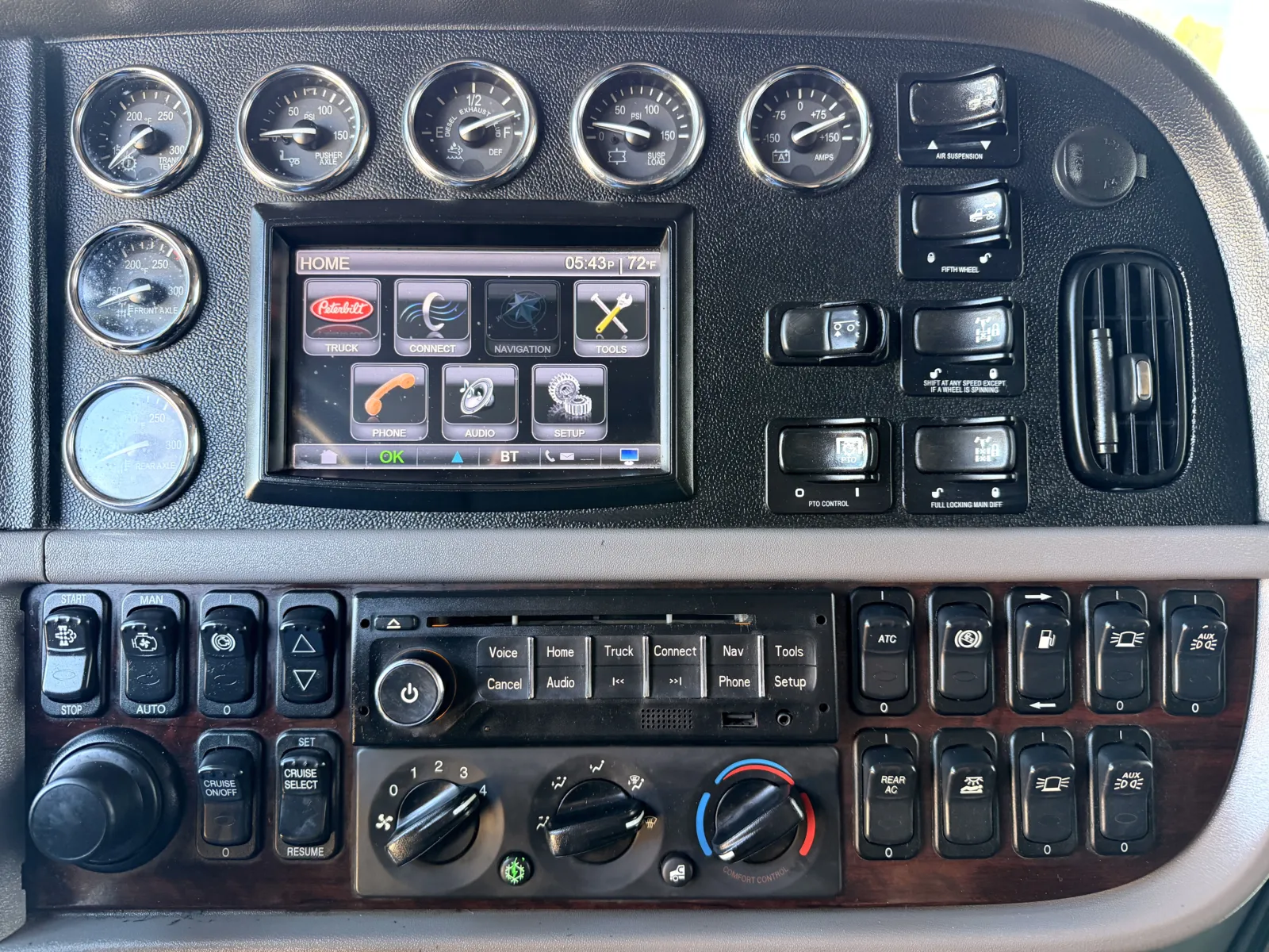 2014 Peterbilt - image 18