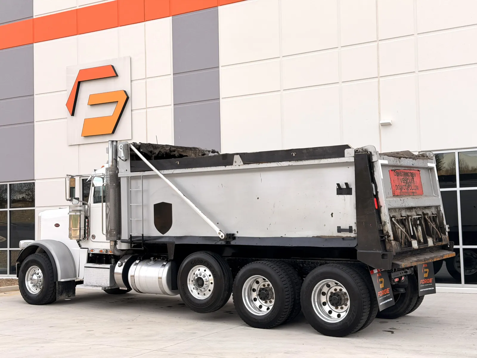 2011 Peterbilt - image 7