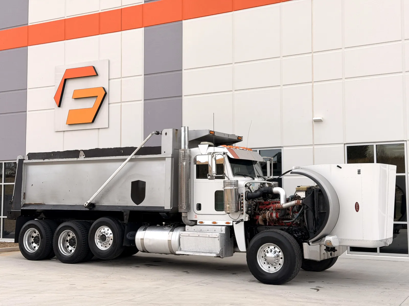 2011 Peterbilt - image 10