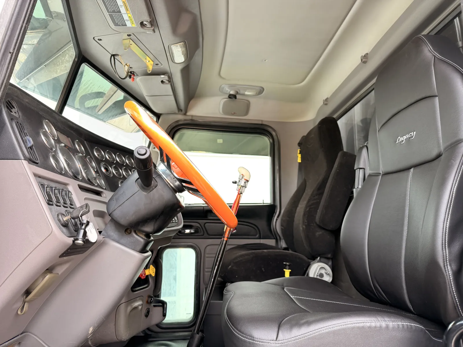 2011 Peterbilt - image 15