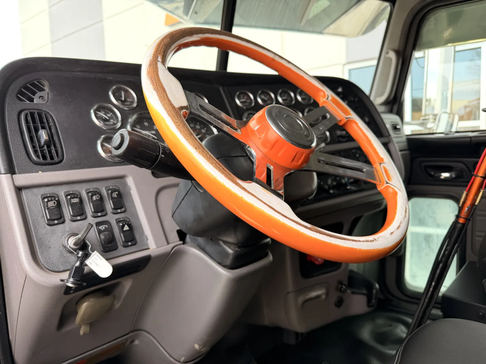 2011 Peterbilt - image 16