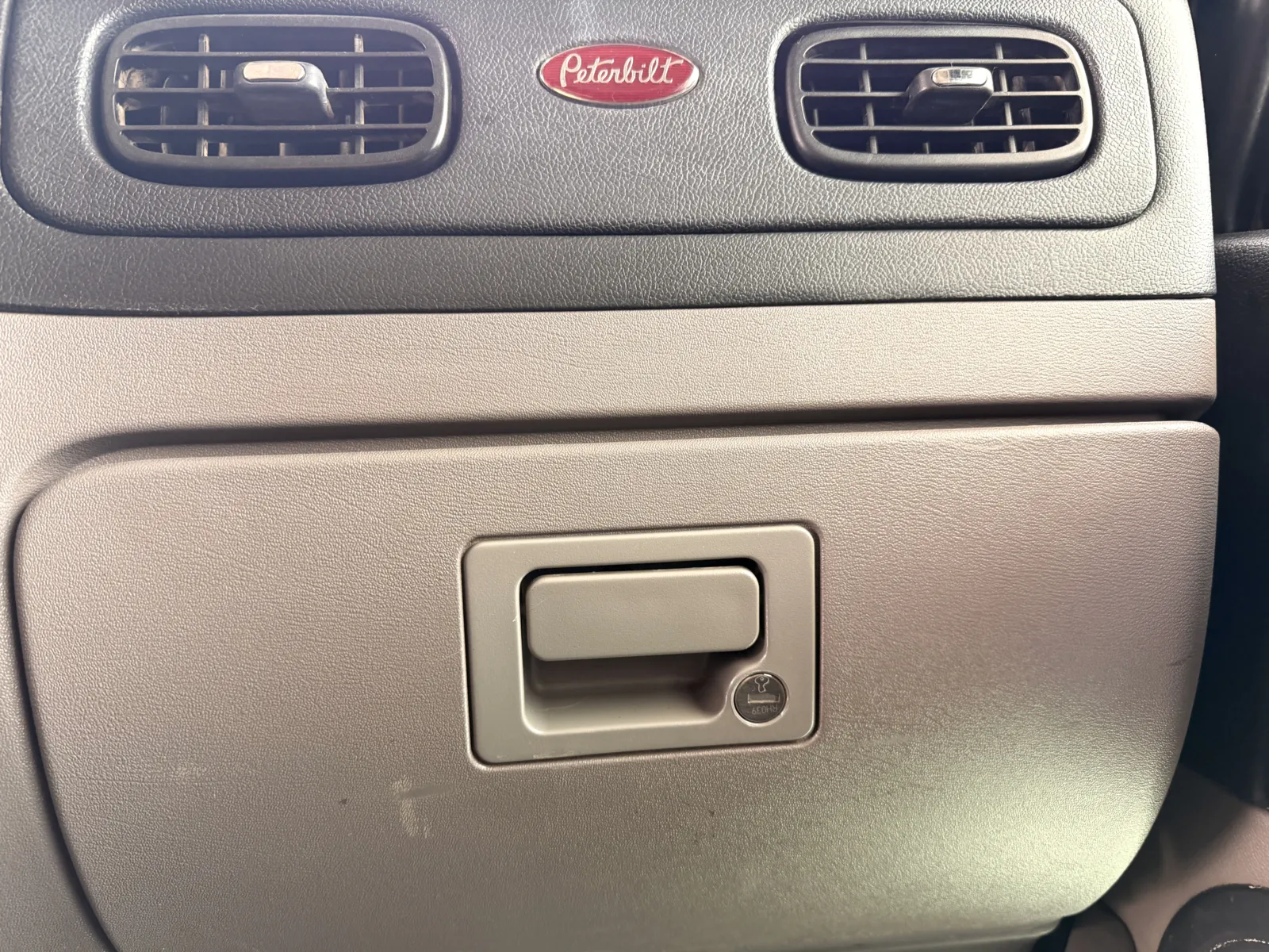 2011 Peterbilt - image 20