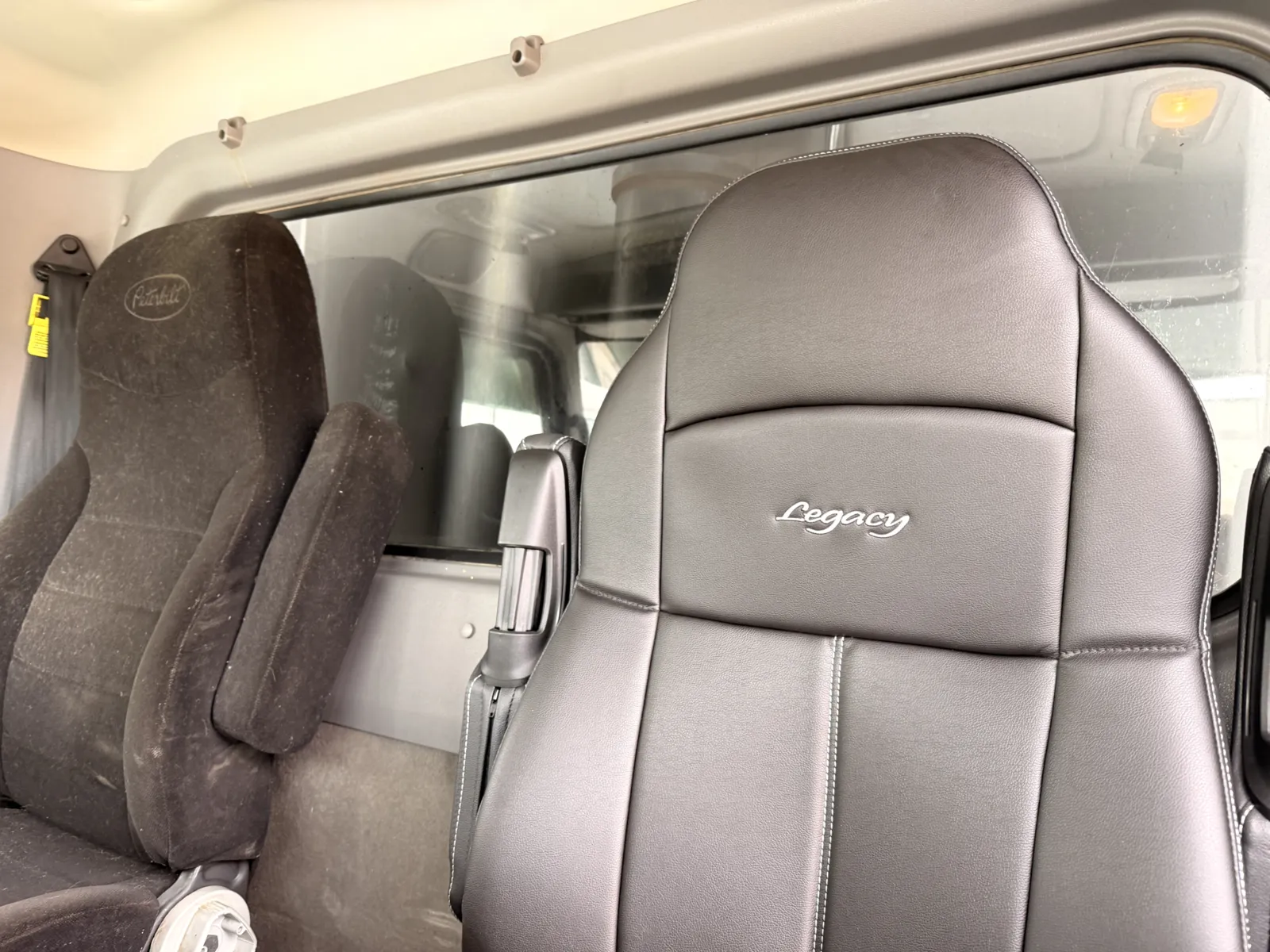 2011 Peterbilt - image 21