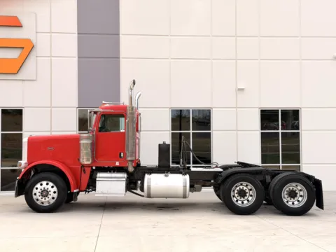 More photos of 2017 PETERBILT 389 at Forge Truck Centers - South Carolina, SC