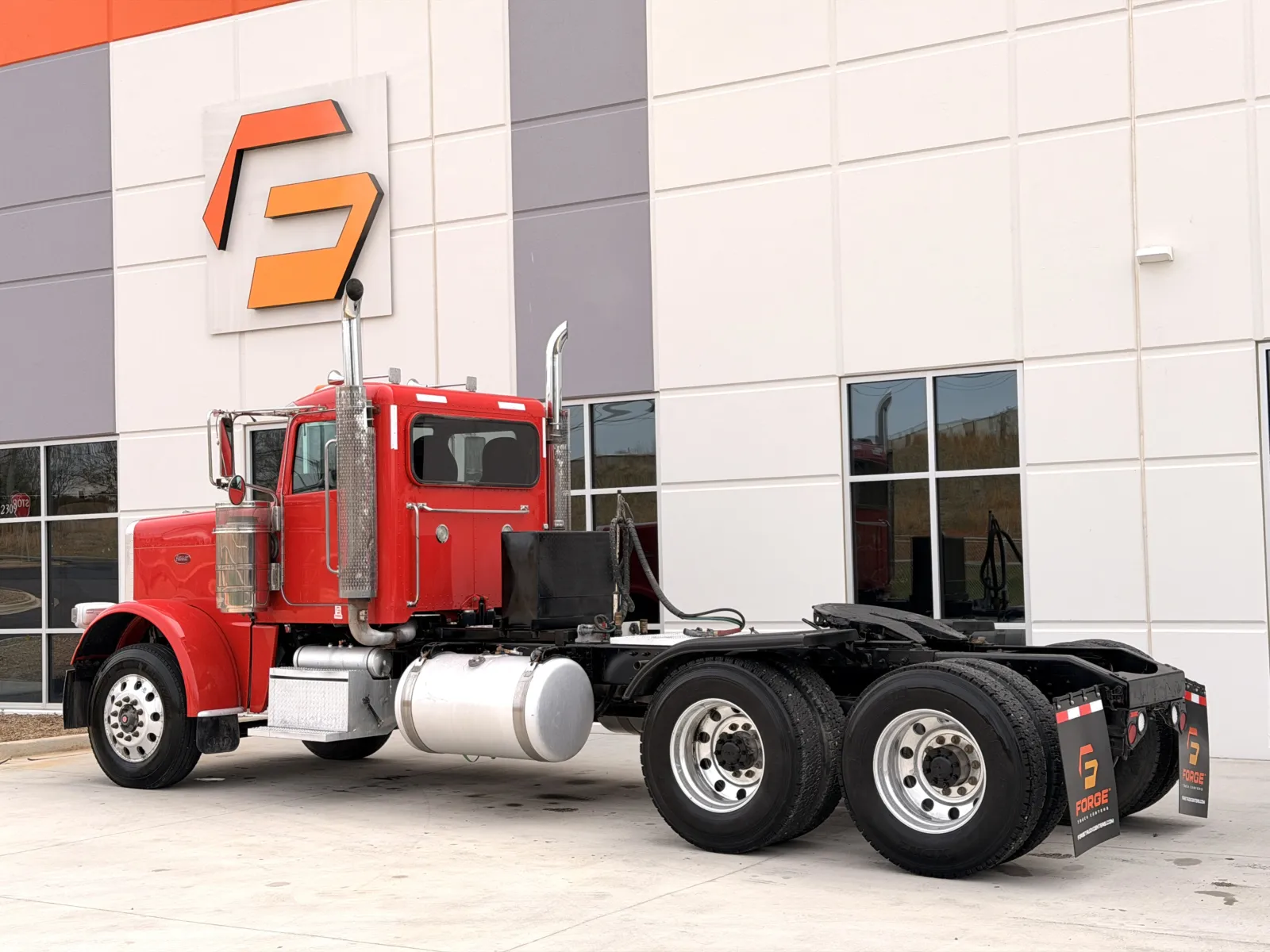 2017 Peterbilt 389 - image 6
