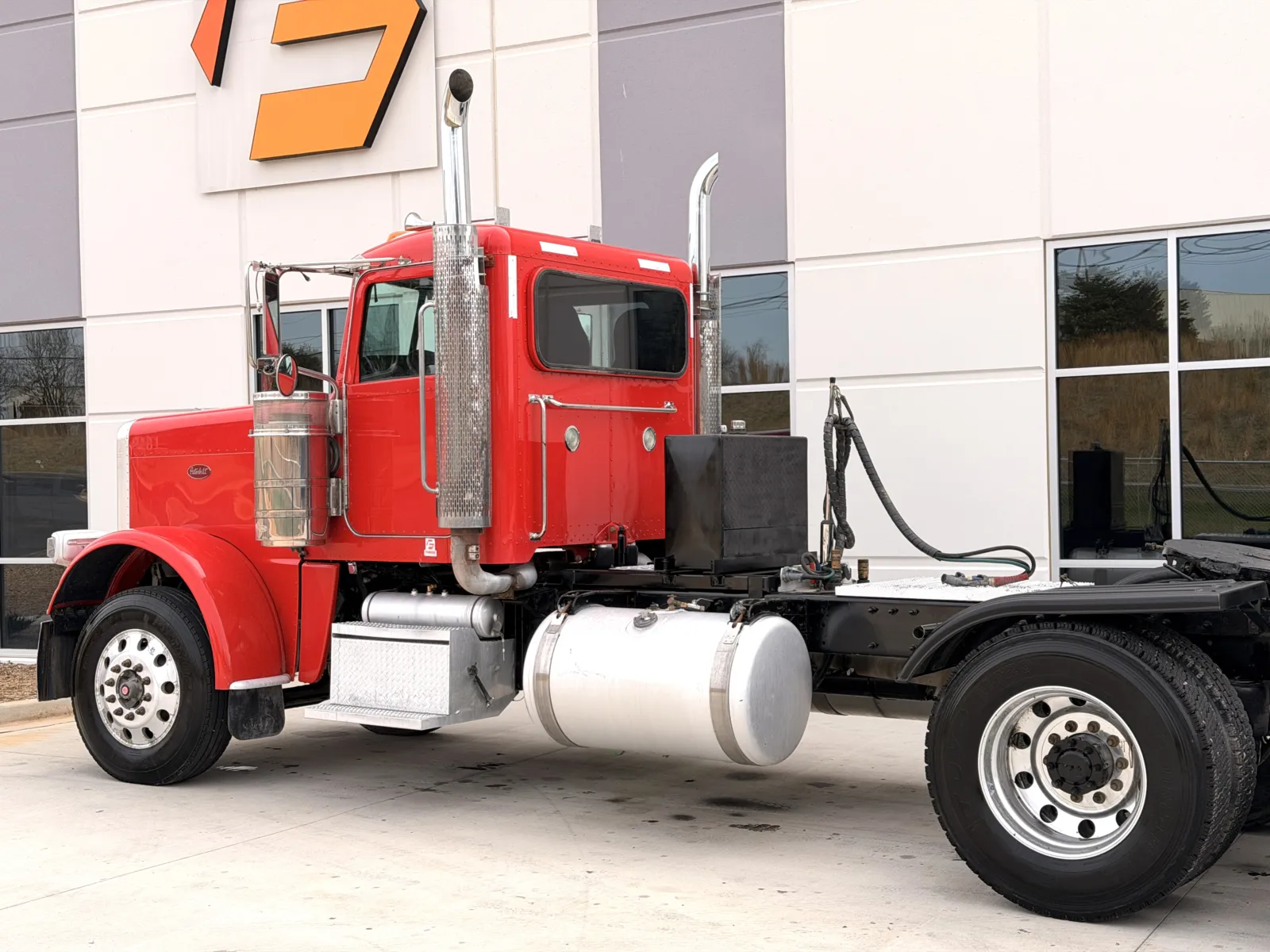 2017 Peterbilt 389 - image 8