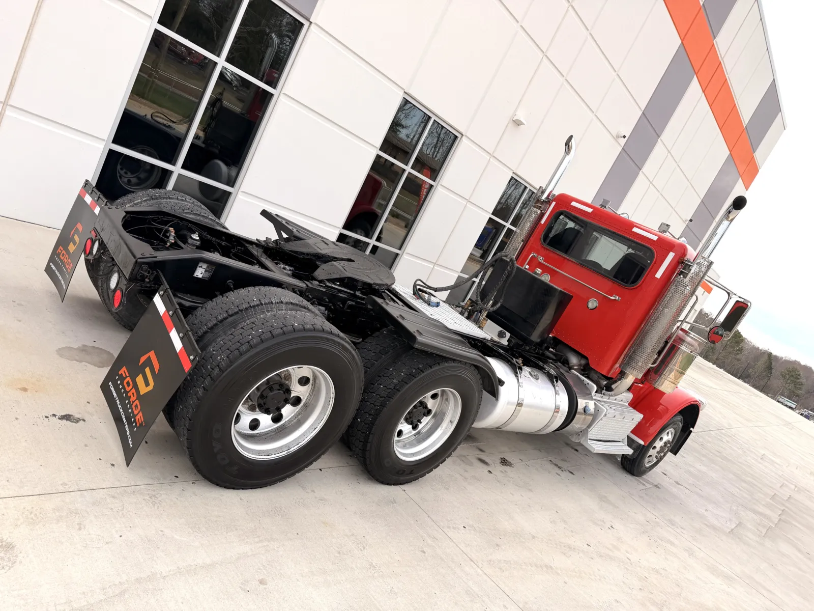 2017 Peterbilt 389 - image 11