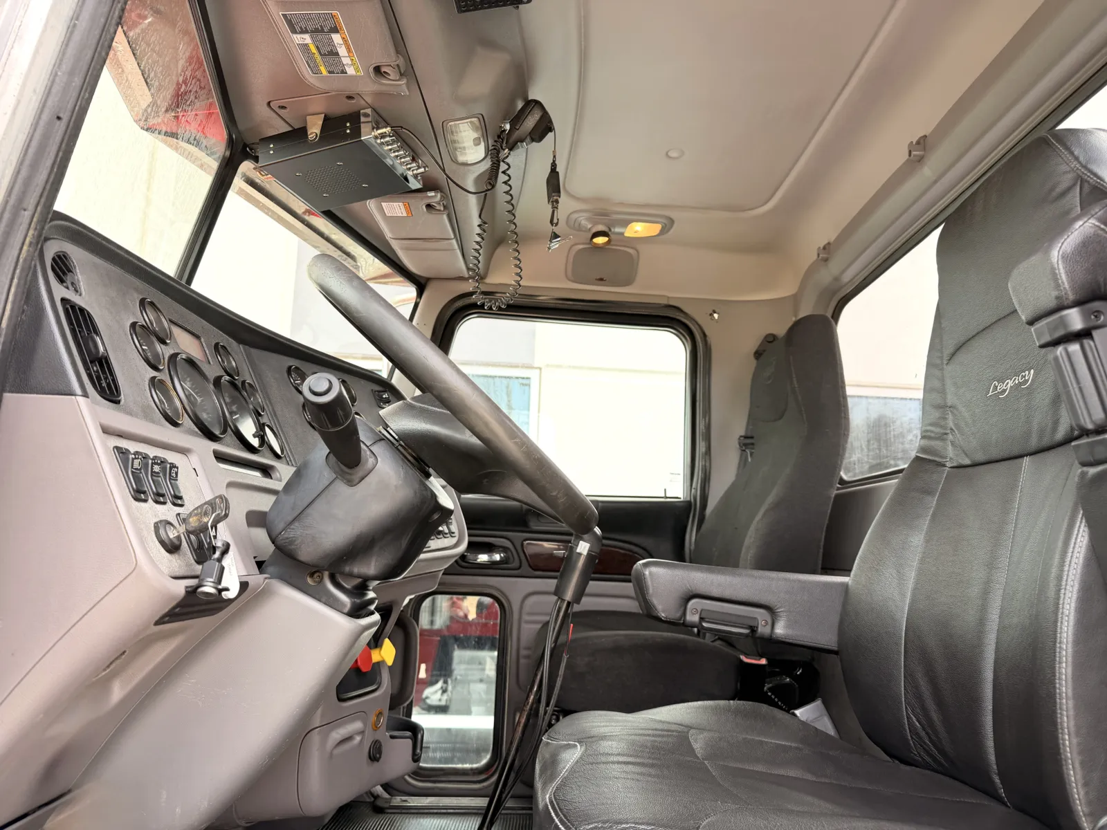 2017 Peterbilt 389 - image 14