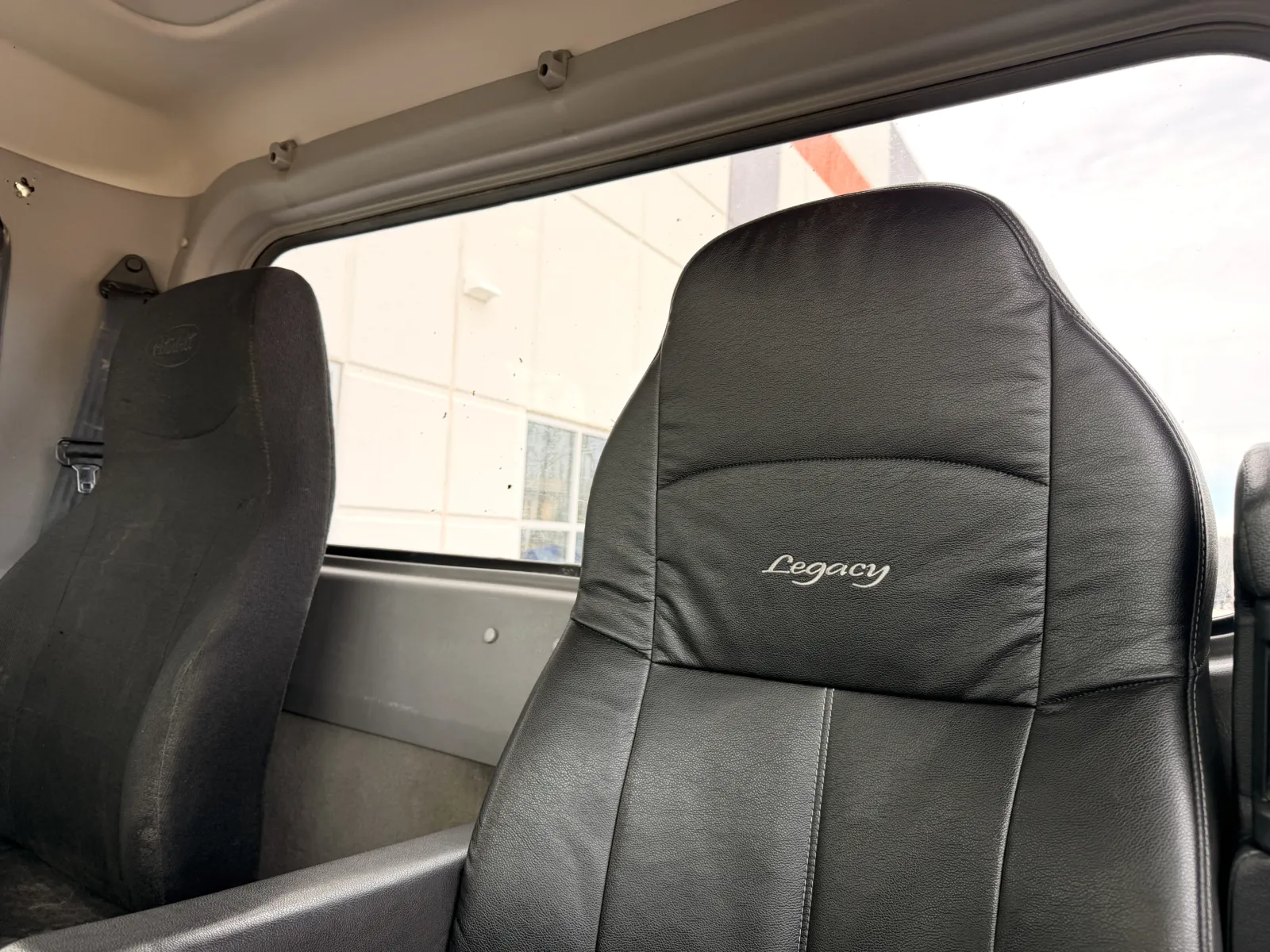 2017 Peterbilt 389 - image 20