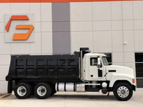 More photos of 2014 MACK CHU613 at Forge Truck Centers - South Carolina, SC