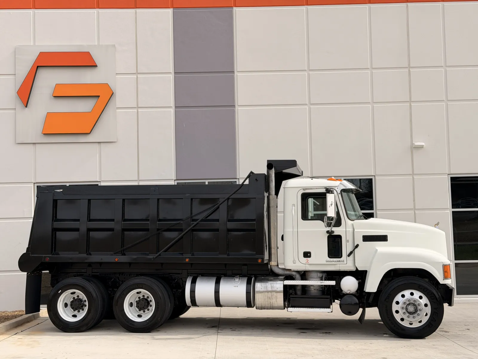 2014 Mack - image 4