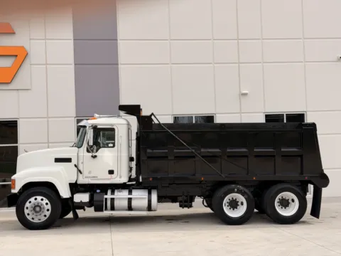 More photos of 2014 MACK CHU613 at Forge Truck Centers - South Carolina, SC