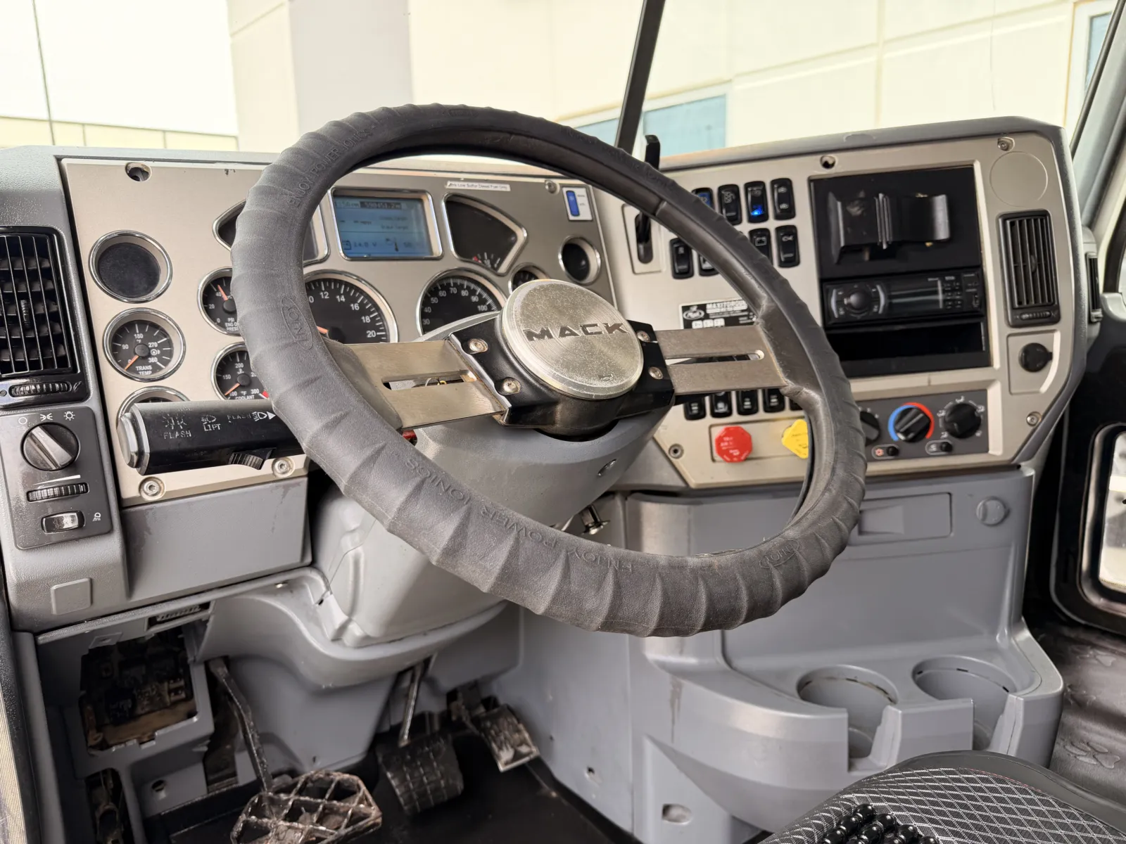 2014 Mack - image 16