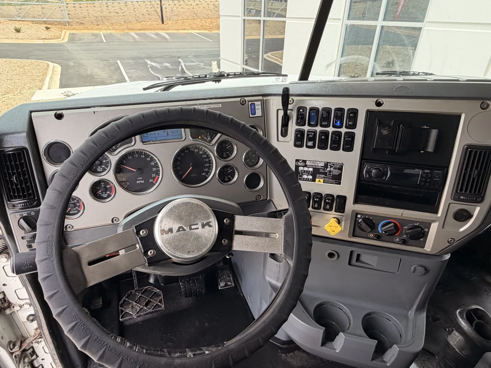 2014 Mack - image 17