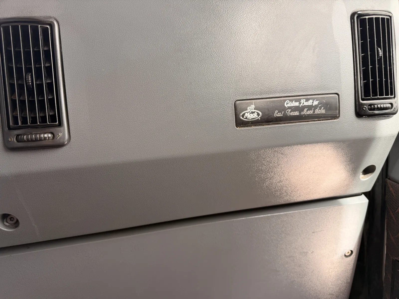 2014 Mack - image 20