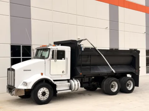Another view of 2001 KENWORTH T800 for sale in Greer, SC at Forge Truck Centers - South Carolina