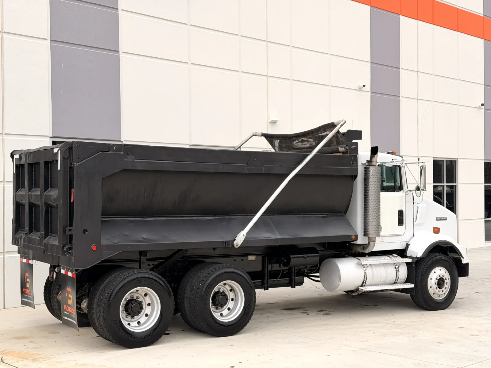 2001 Kenworth T800 - image 6