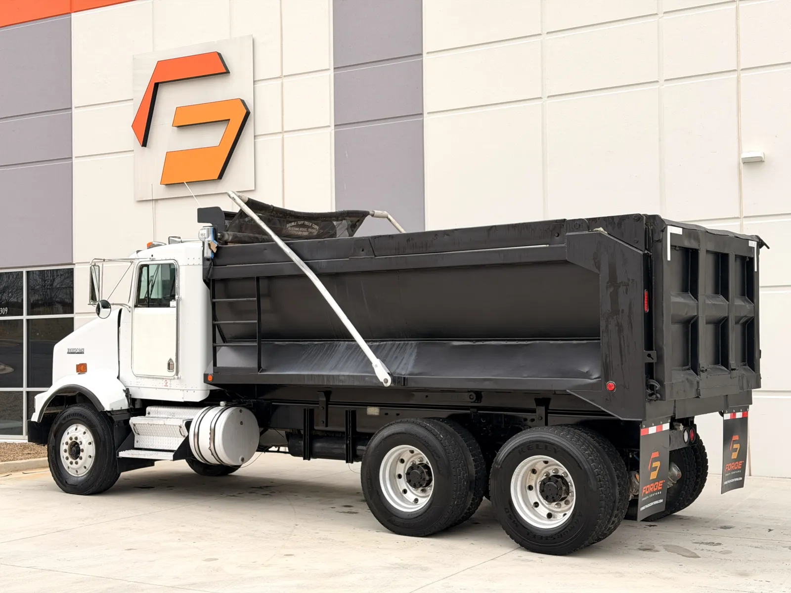 2001 Kenworth T800 - image 7