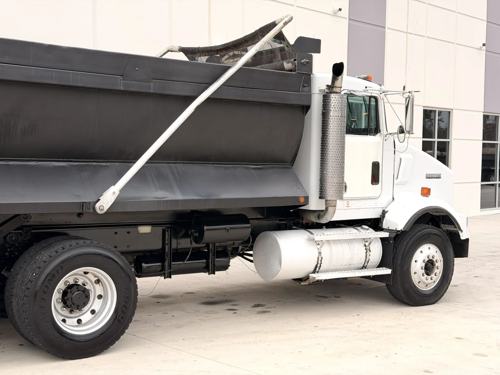 2001 Kenworth T800 - image 8