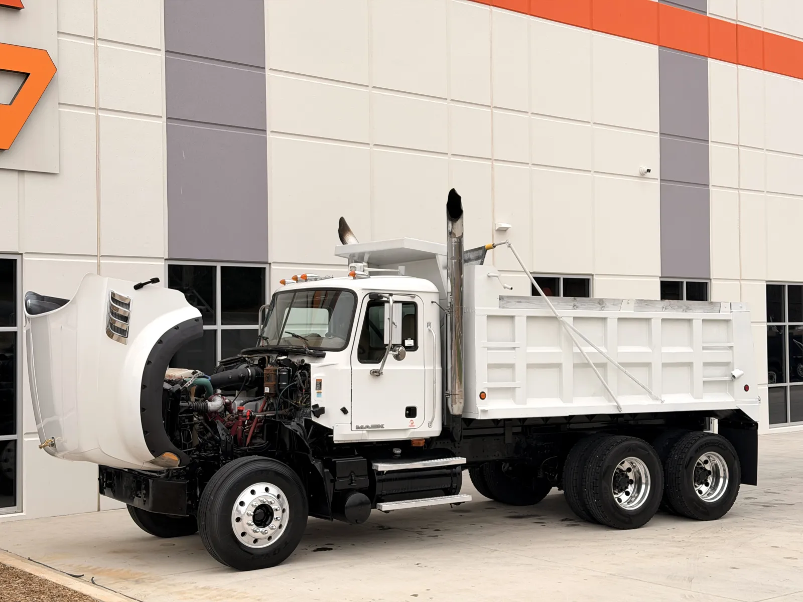 2009 Mack - image 11