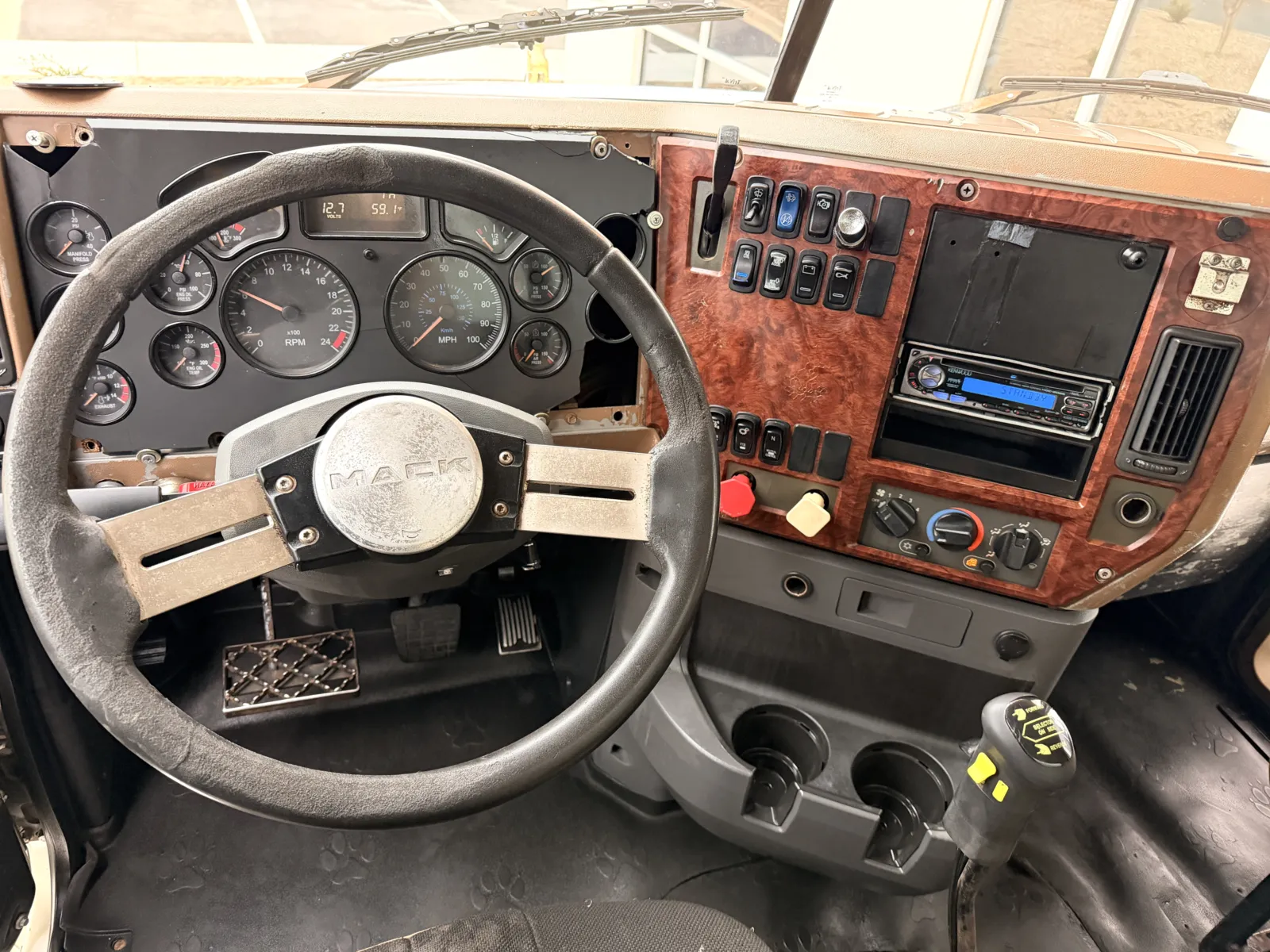 2009 Mack - image 17