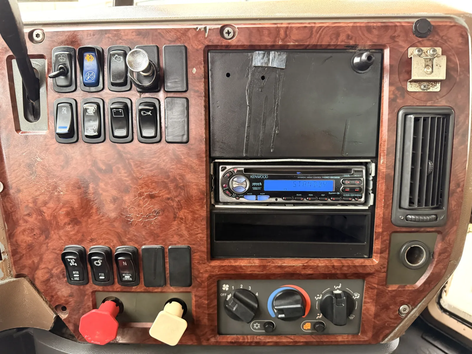 2009 Mack - image 19