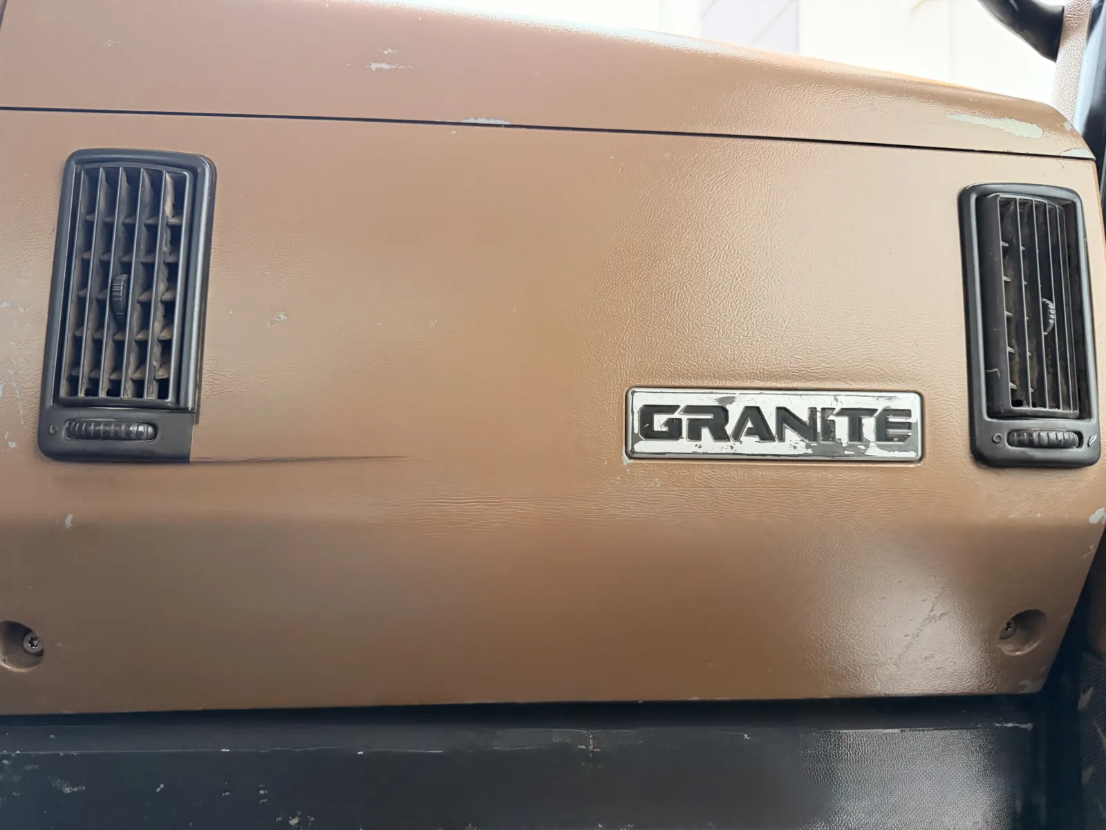 2009 Mack - image 20