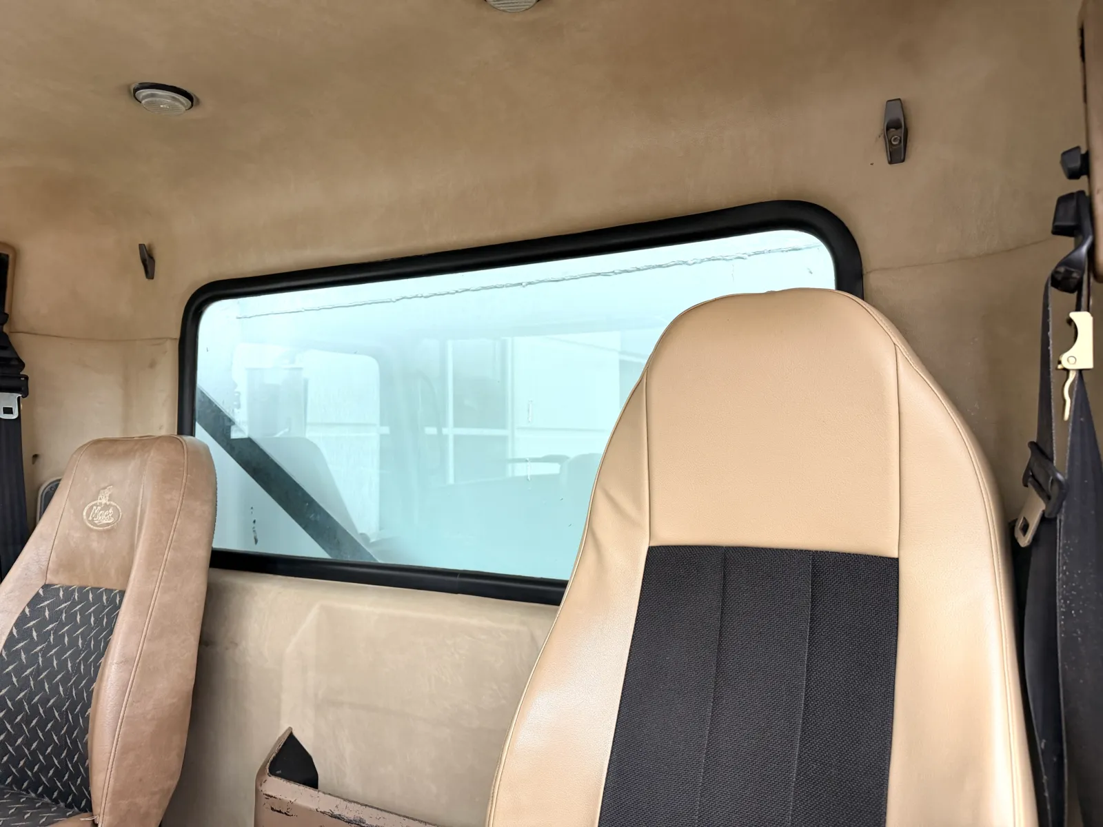 2009 Mack - image 21