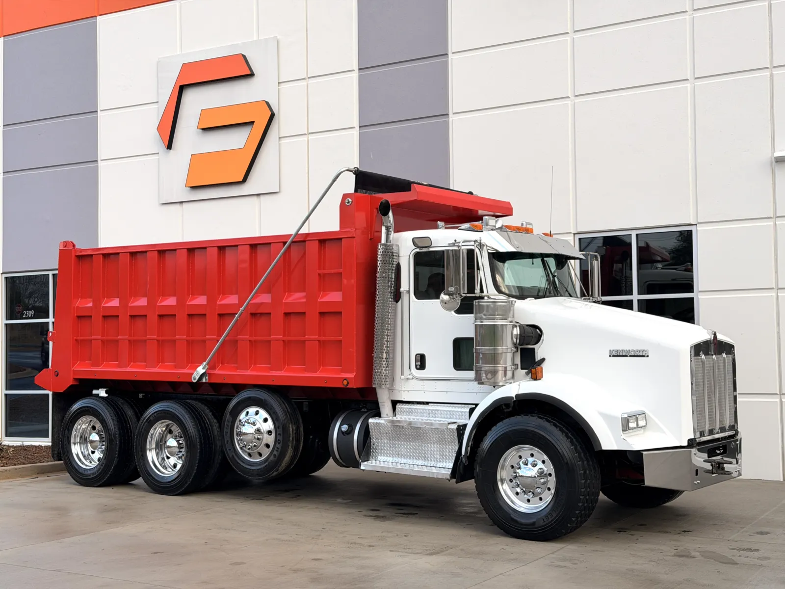 2016 Kenworth T800 - image 2