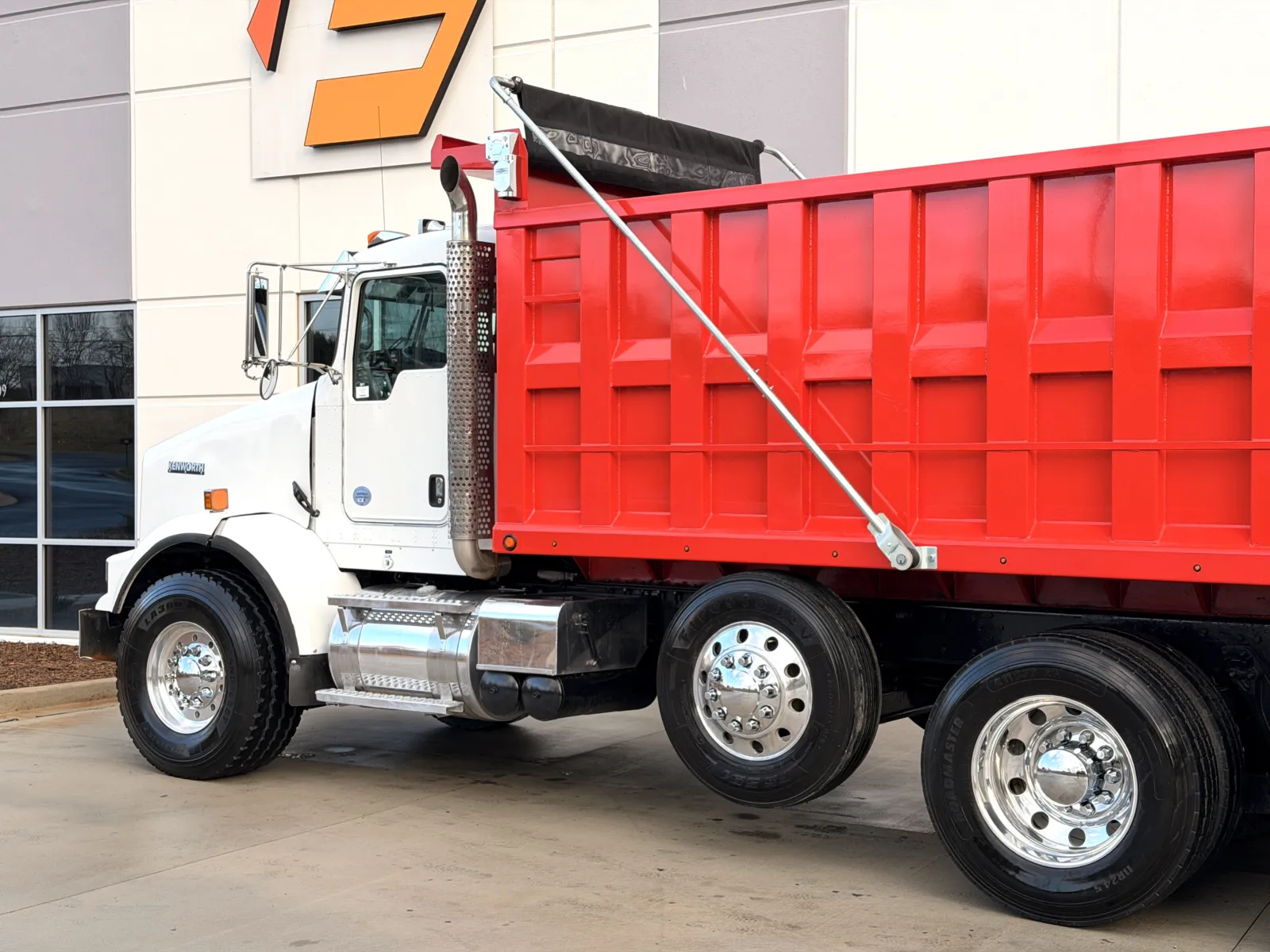 2016 Kenworth T800 - image 9