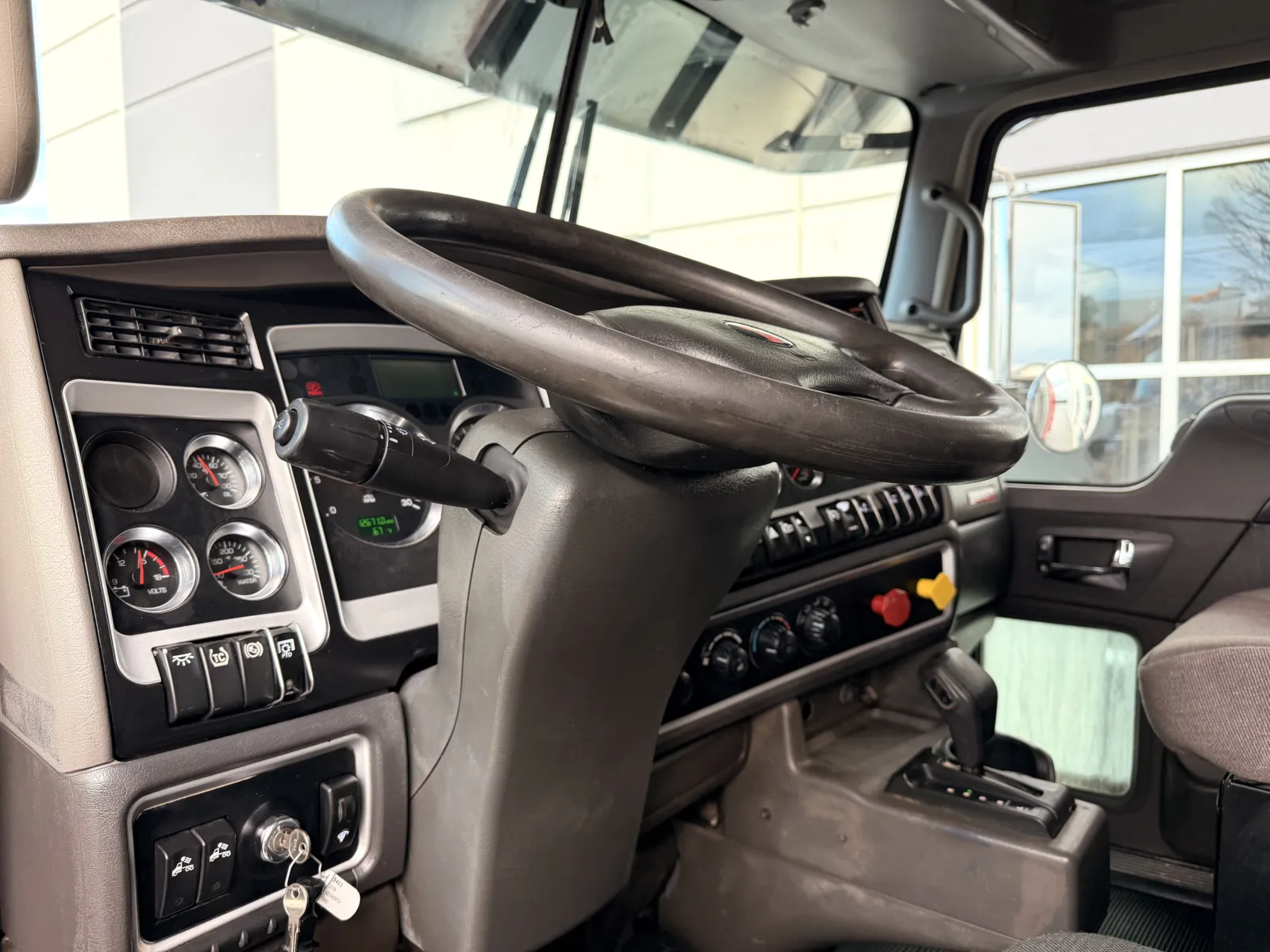 2016 Kenworth T800 - image 16
