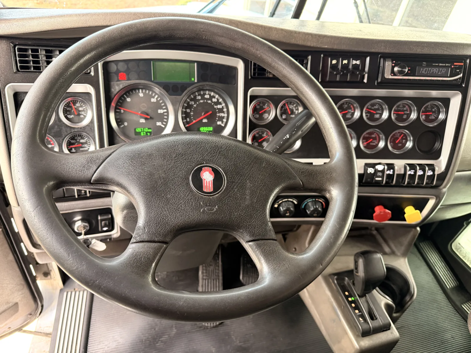 2016 Kenworth T800 - image 17