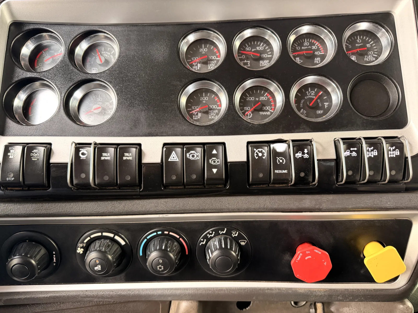 2016 Kenworth T800 - image 19