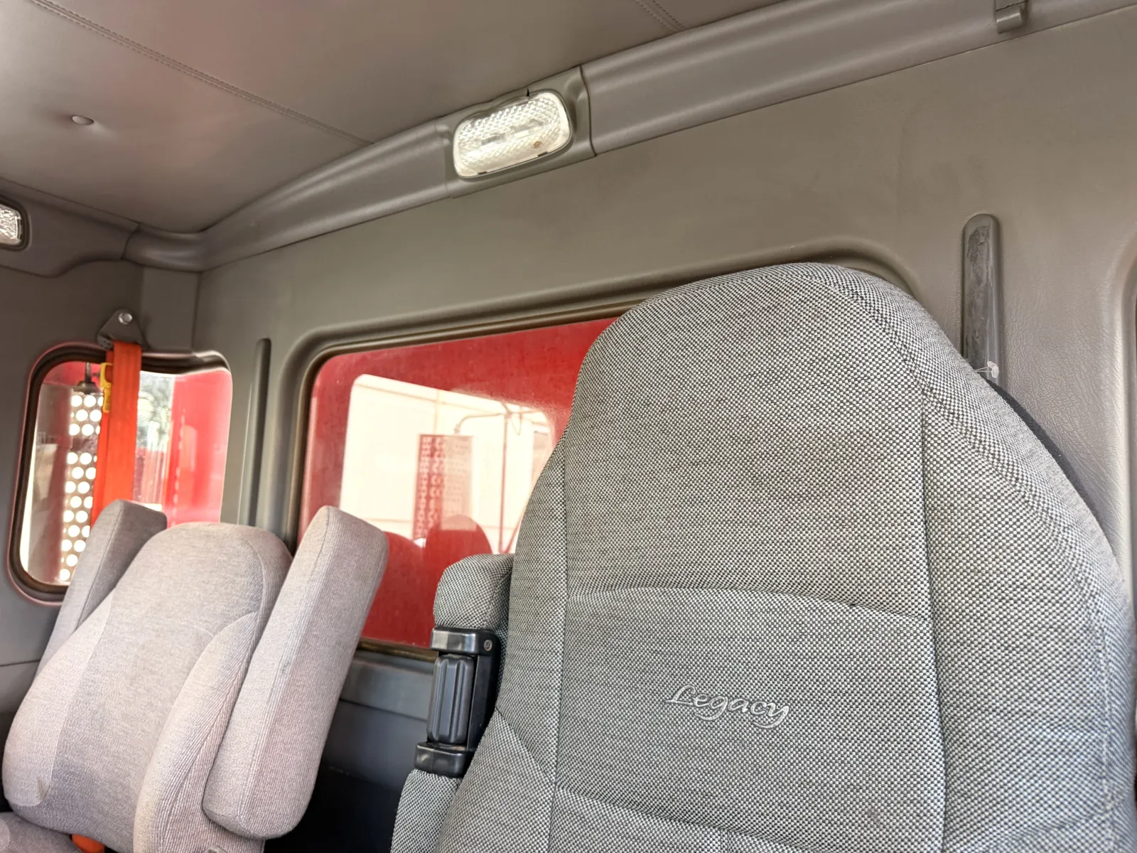 2016 Kenworth T800 - image 20