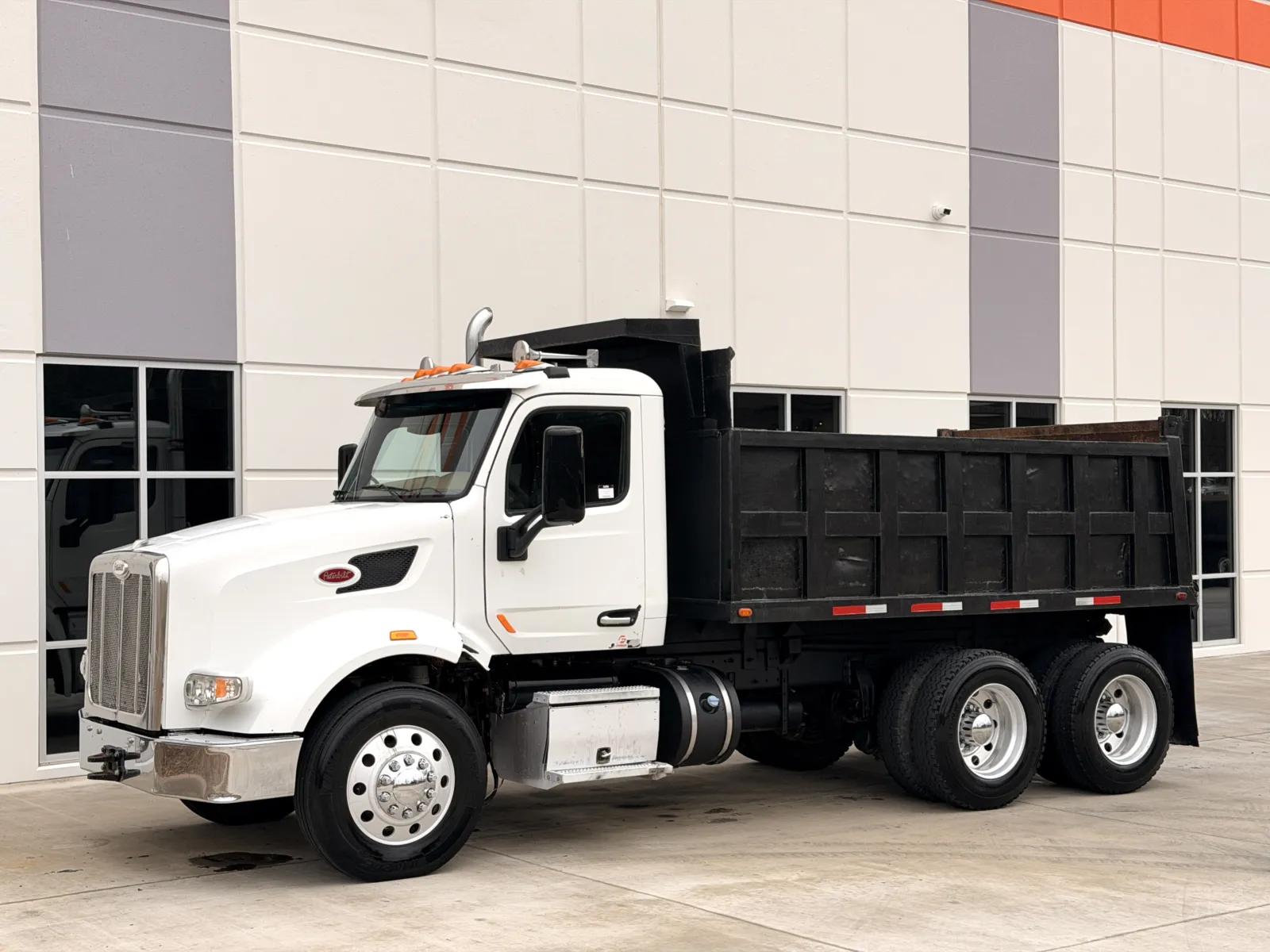 2016 Peterbilt 567 - image 3