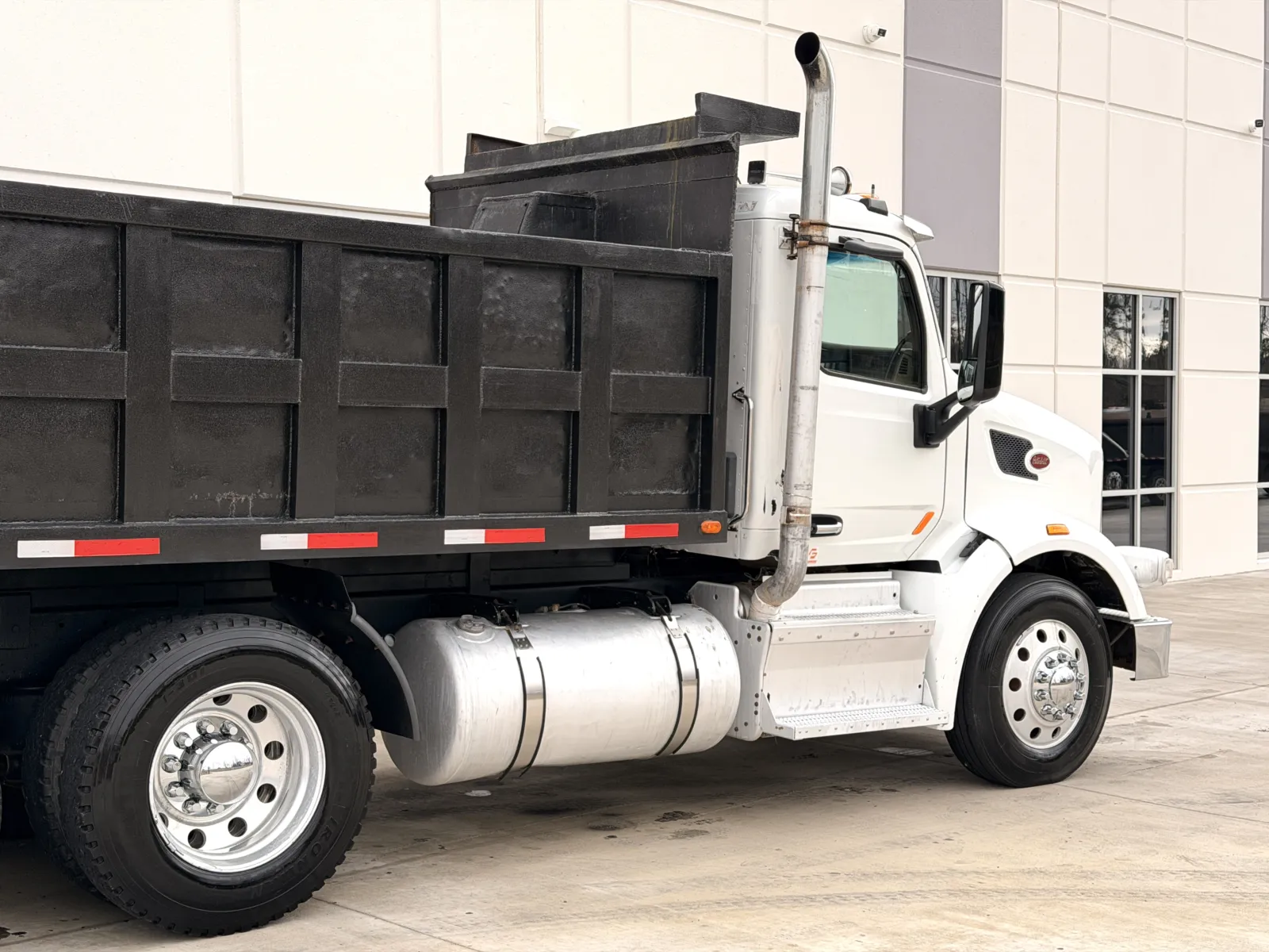 2016 Peterbilt 567 - image 8