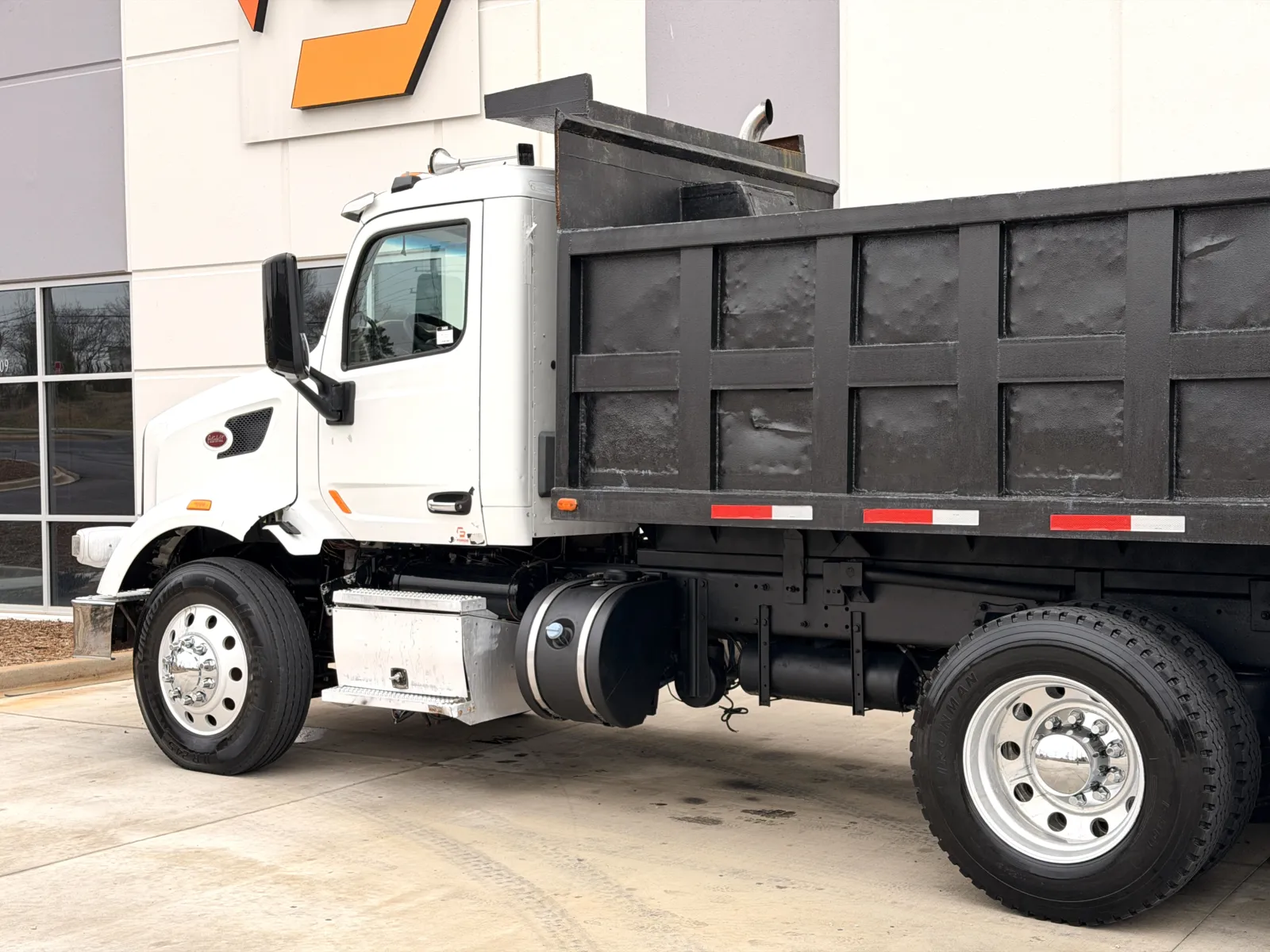 2016 Peterbilt 567 - image 9