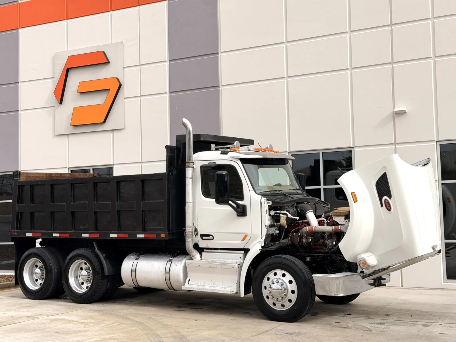 2016 Peterbilt 567 - image 10