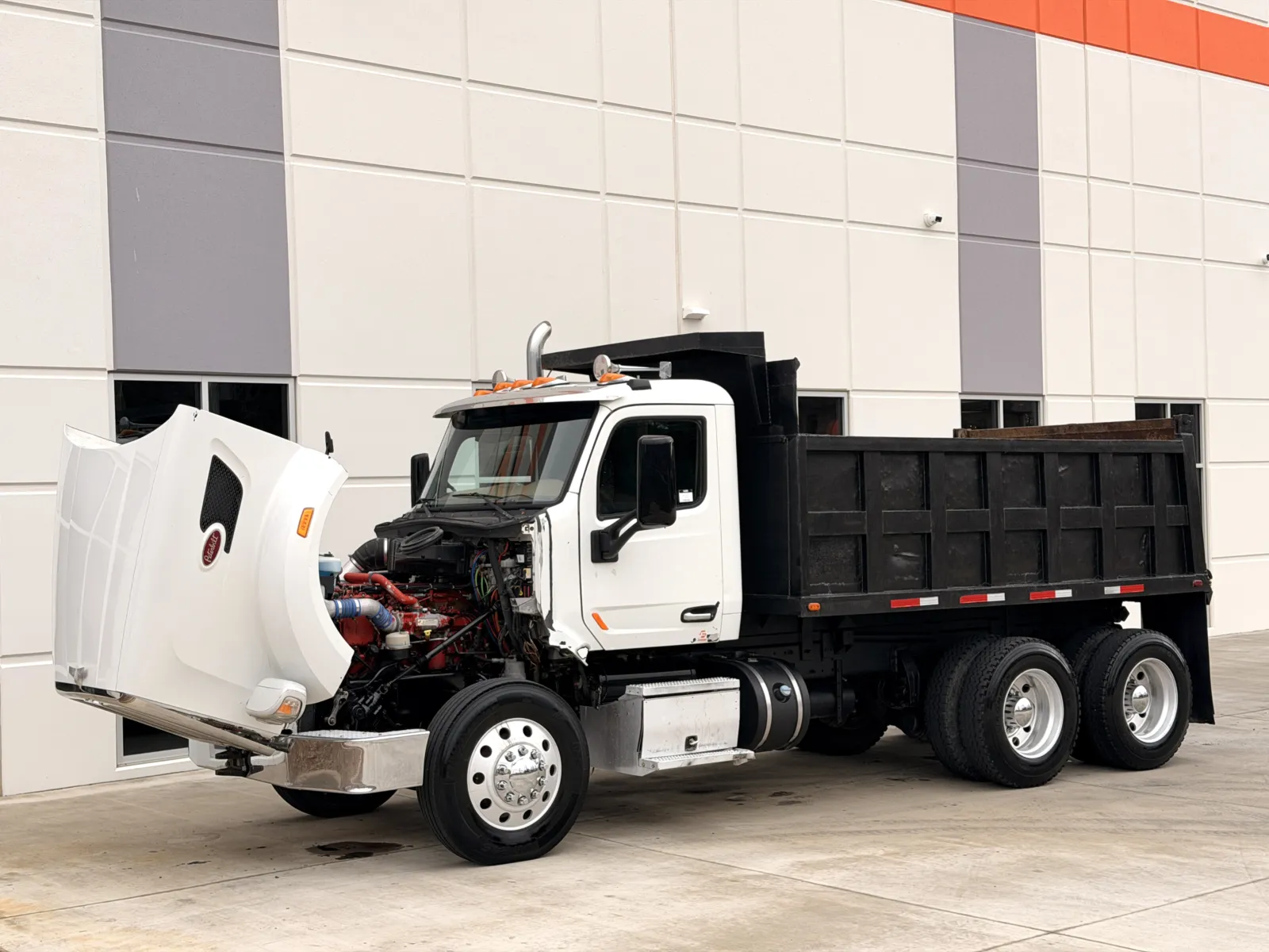 2016 Peterbilt 567 - image 11