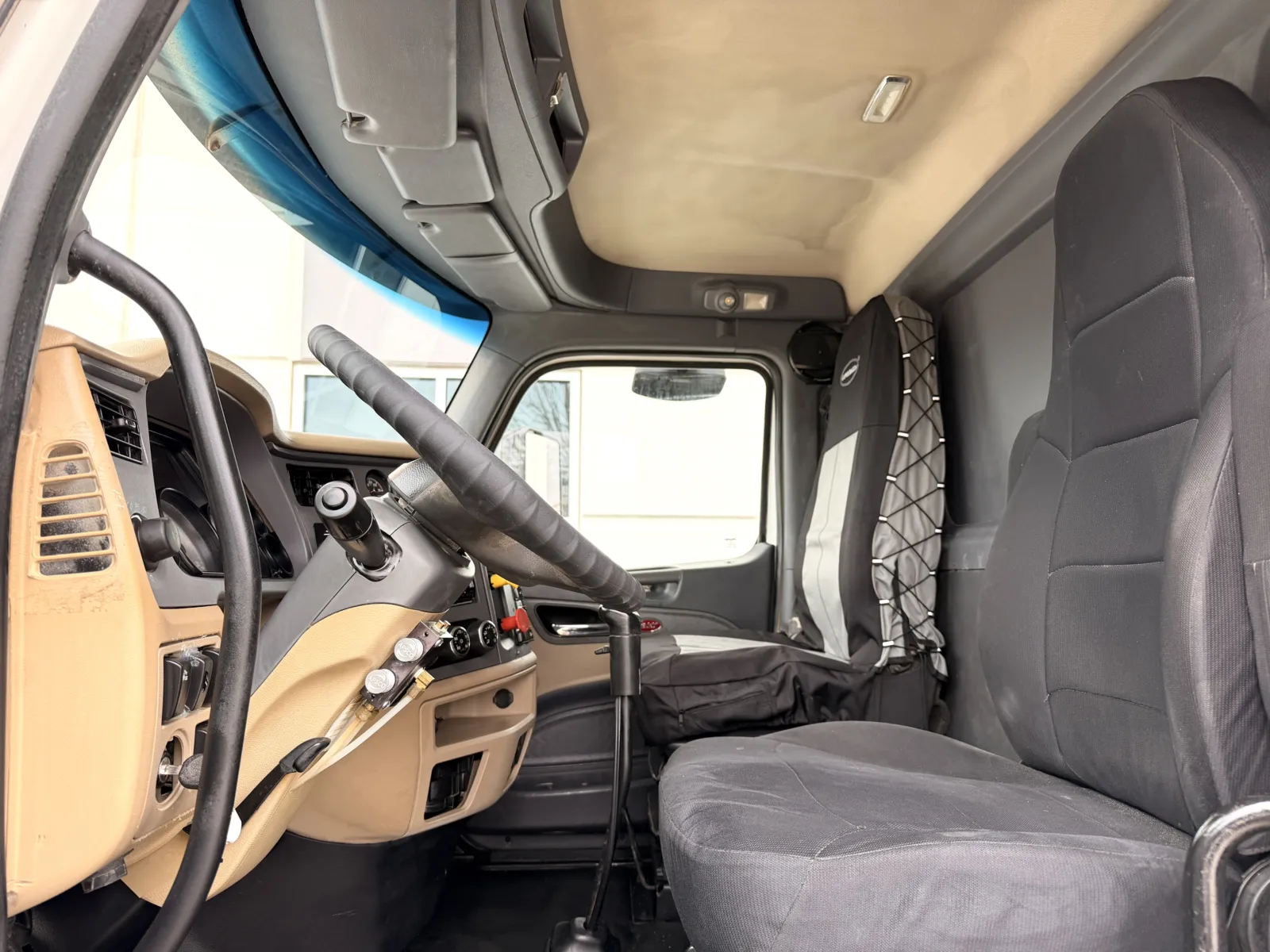 2016 Peterbilt 567 - image 15