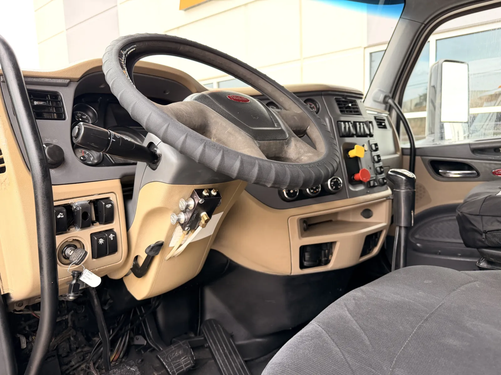 2016 Peterbilt 567 - image 16